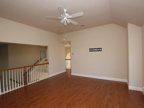 4th image of 3106 Kingsbury Dr