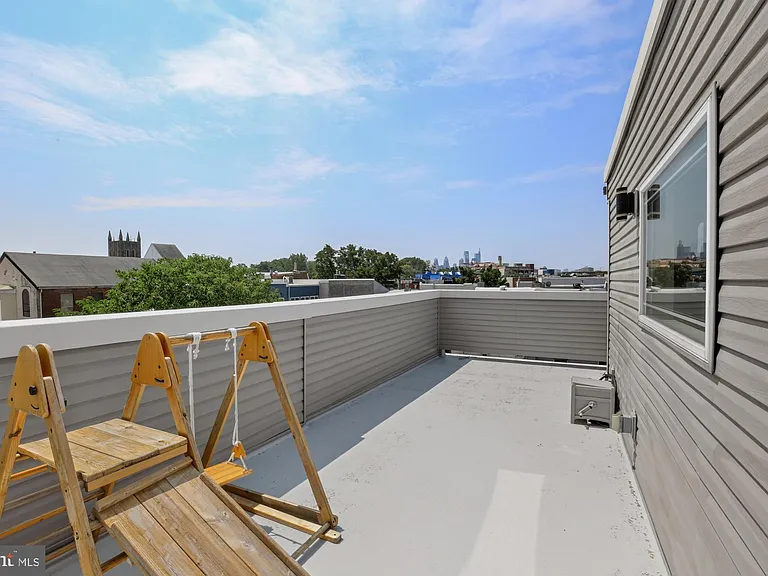 2328 E Fletcher St — Photo 47