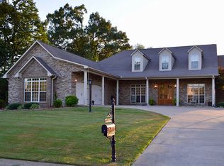 101 Cypress Creek Dr, Florence, AL 35633