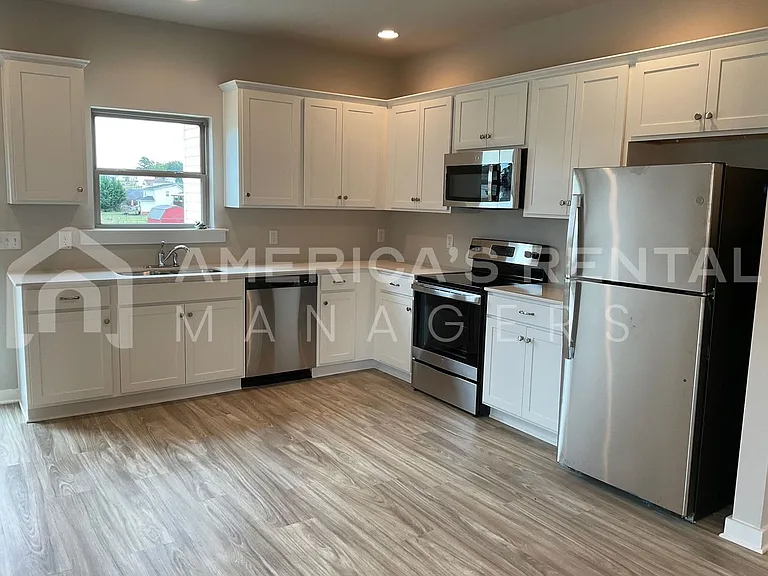 486 Andrew Dr — Photo 5