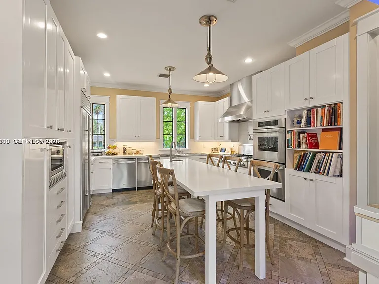 685 Harbor Ln — Photo 21