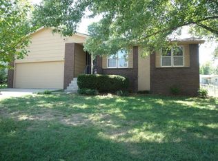 2550 W Primrose Ln, Springfield, MO 65807