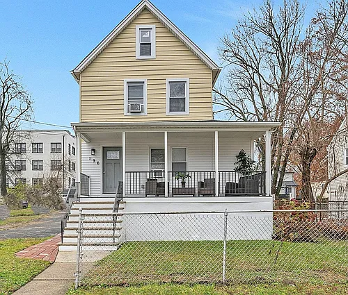 196 2nd St #1 Photo 1