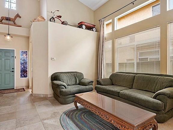 3rd image of 601 Parrish Pl