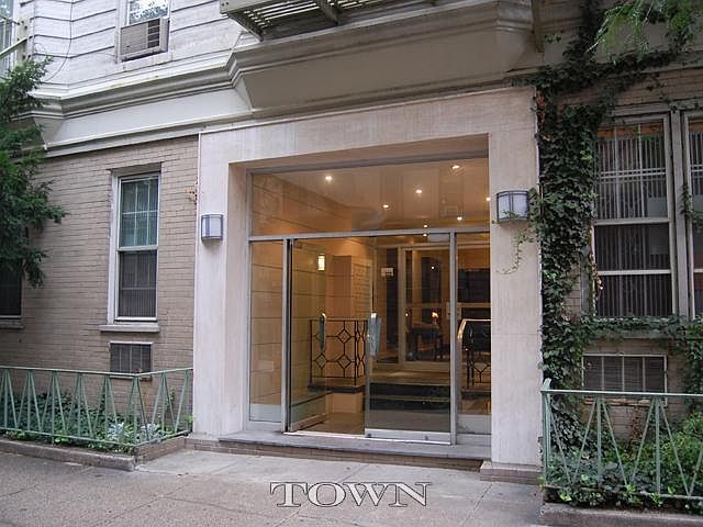 2nd image of 55 Perry St APT 5B