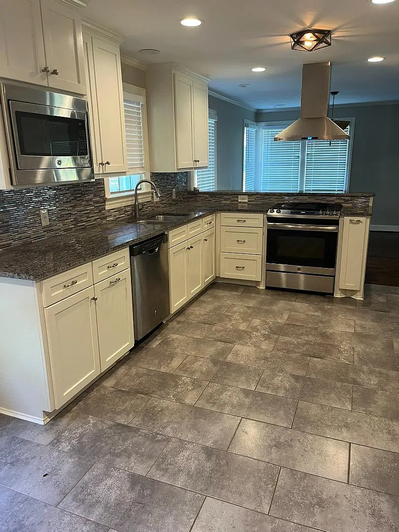 351 Leo Avenue — Photo 2