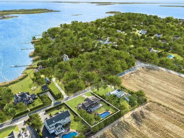 118 Paquatuck Avenue, East Moriches, NY 11940