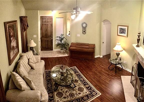 3rd image of 15933 Alvarado Dr