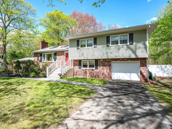 44 Keyes Hill Road, Pelham, NH 03076