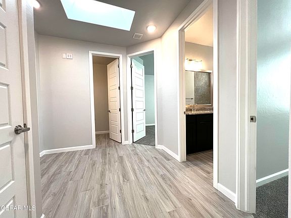 4th image of 372 Nailseas Pl