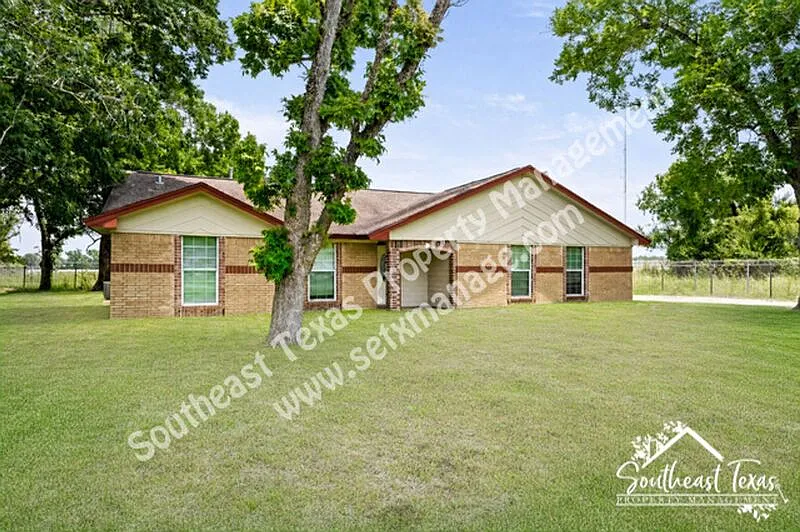 3 bed, 2.0 bath, 1946 sqft, $2,000 — Photo 3
