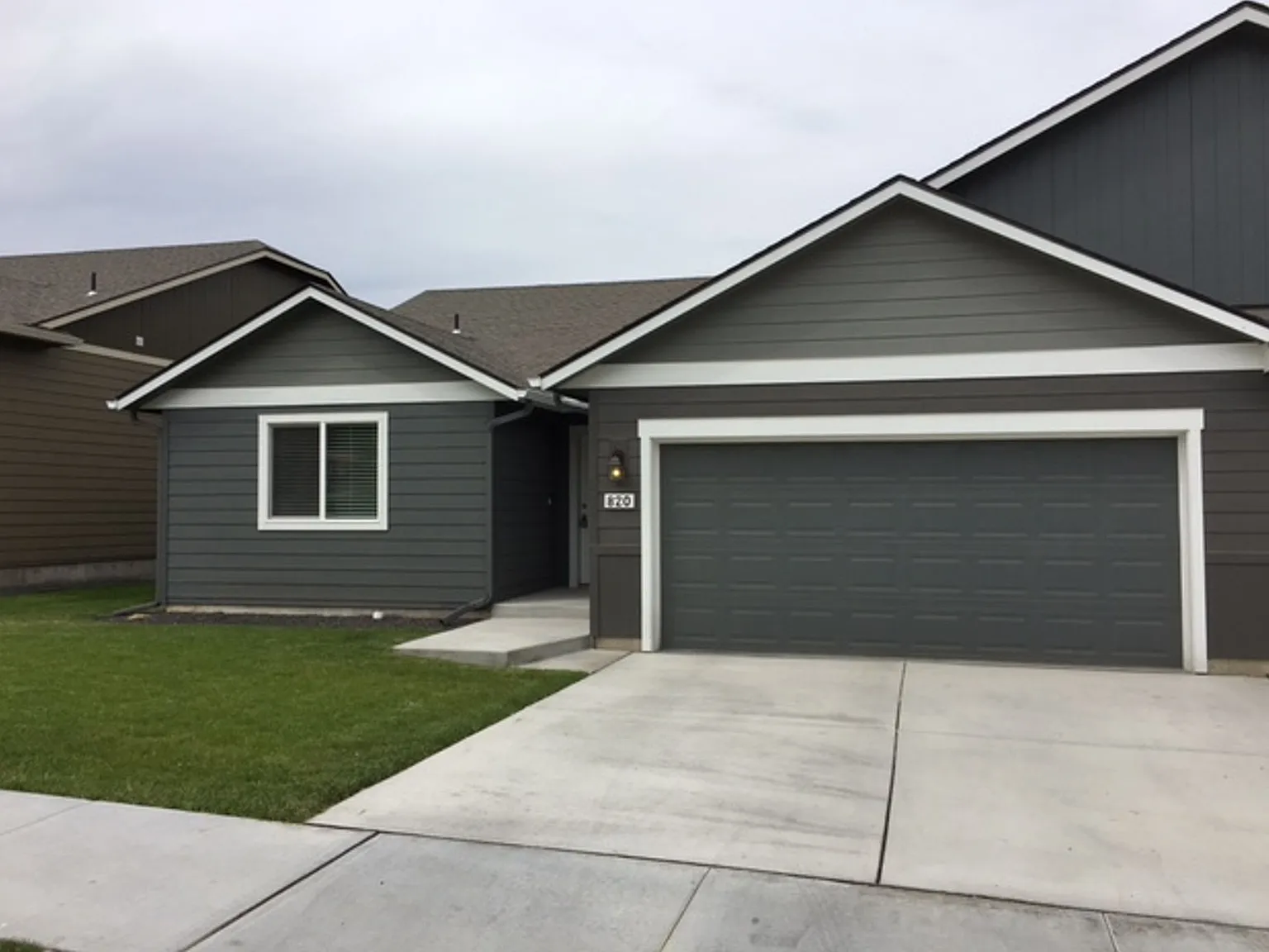 $1,795 / 3br - 1450ft2 - Stunning 3bd 2ba Valley Duplex W/Free Yard Care #1601 (Spokane Valley) — Photo 2