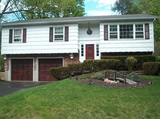 16 Grove St, Garnerville, NY 10923
