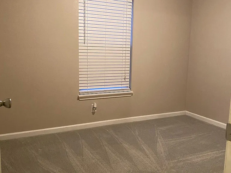5645 Bingham Dr — Photo 10