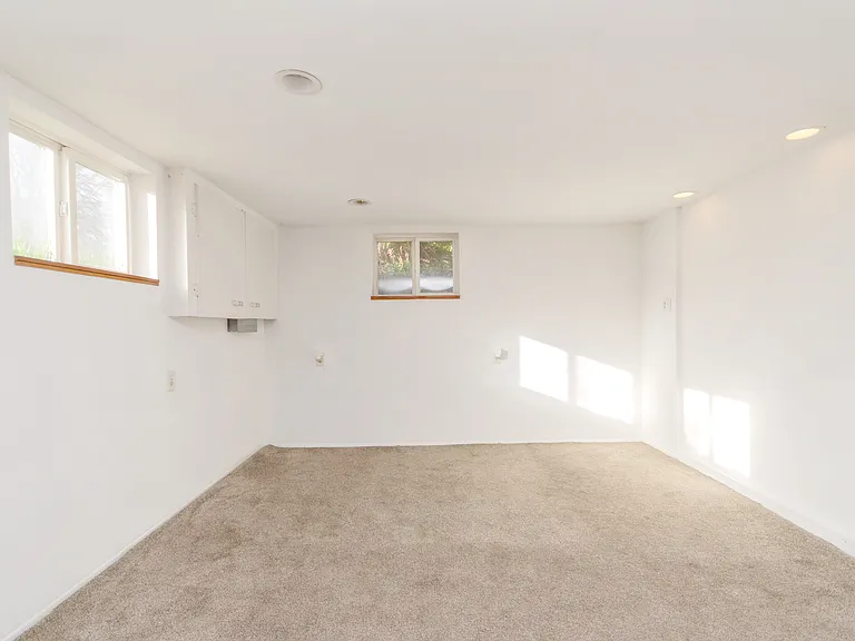 1227 S 284th St — Photo 36