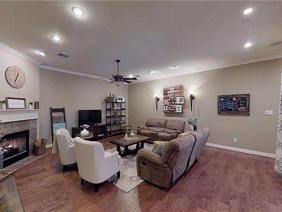 2nd image of 7507 Acorn Ln