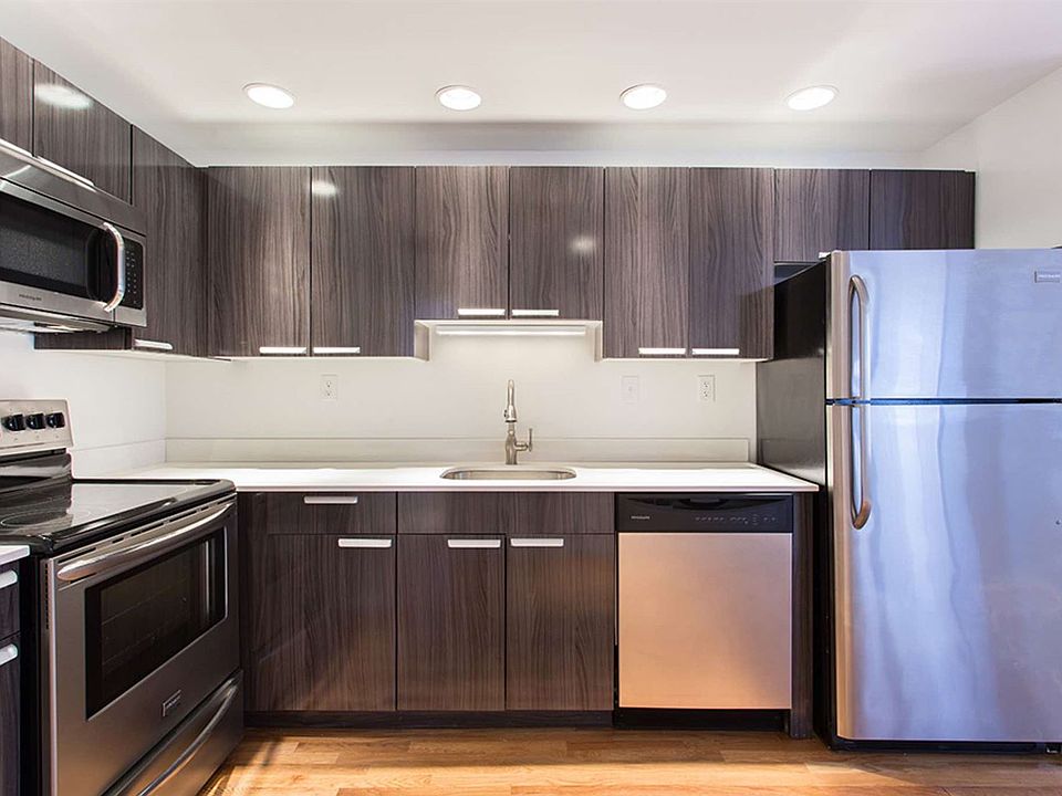 3.-J100-Unit-306---Kitchen---3-of-4