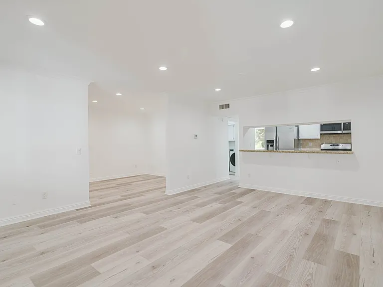 333 Burchett St #111 — Photo 3