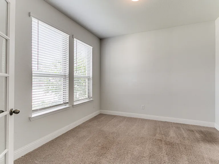 3701 Trillium Dr — Photo 4