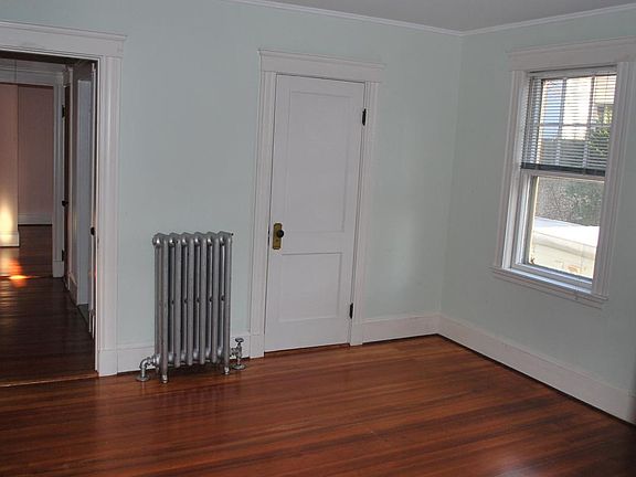 Side bedroom
