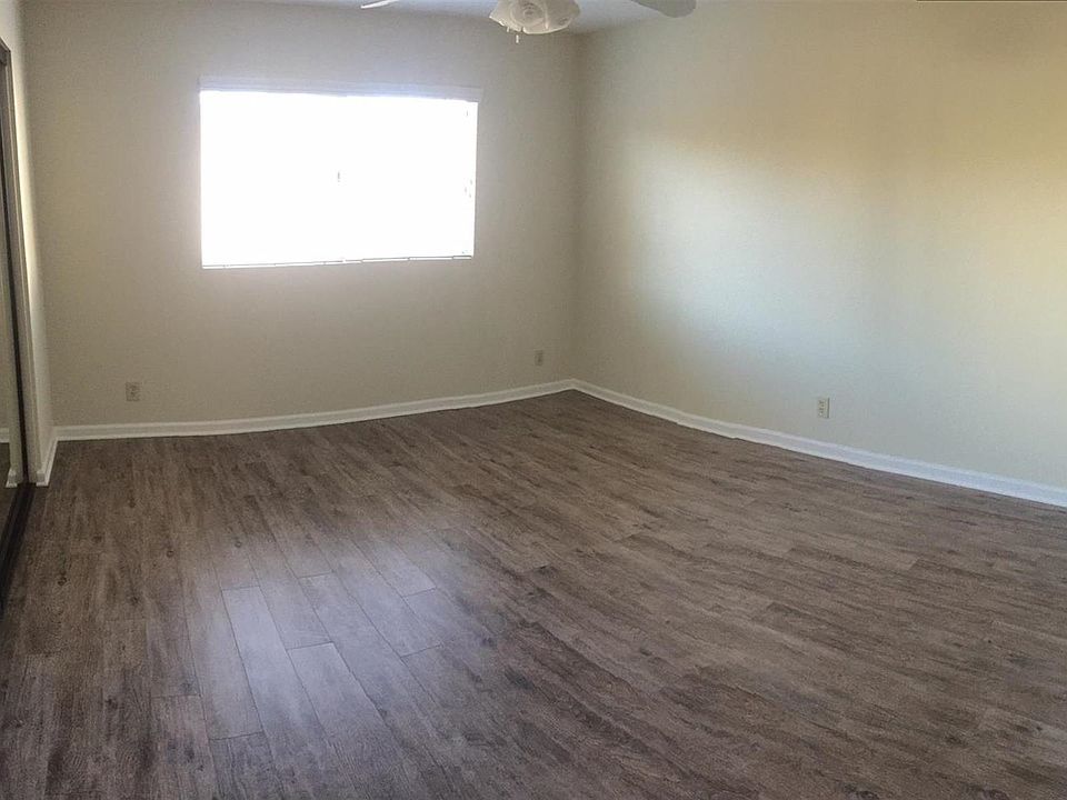 1st image of 2901 W Victory Blvd #M