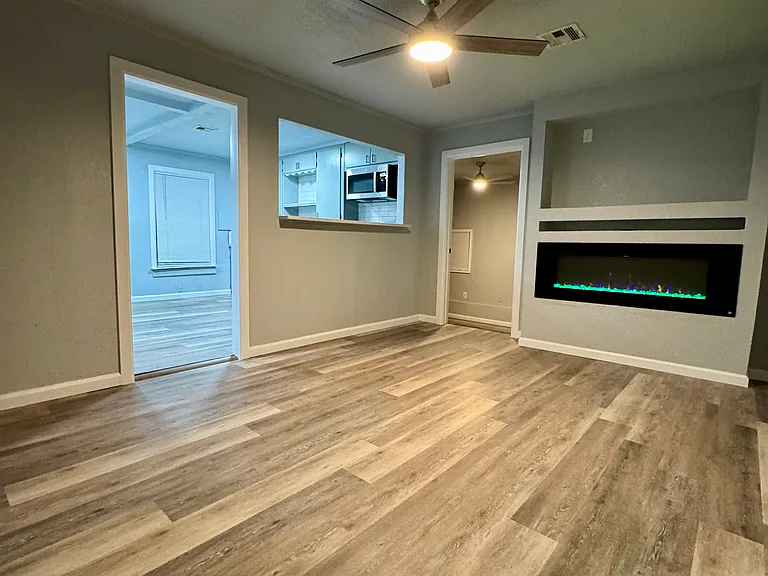 2040 E Woodrow St — Photo 4