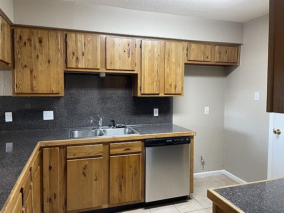 5th image of 4828 Delwood St Unit D5