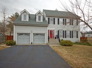 10 Mulberry Ct, Branchburg, NJ 08876