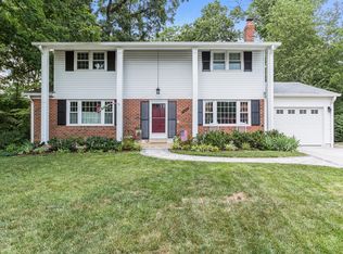 6936 Conservation Dr, Springfield, VA 22153