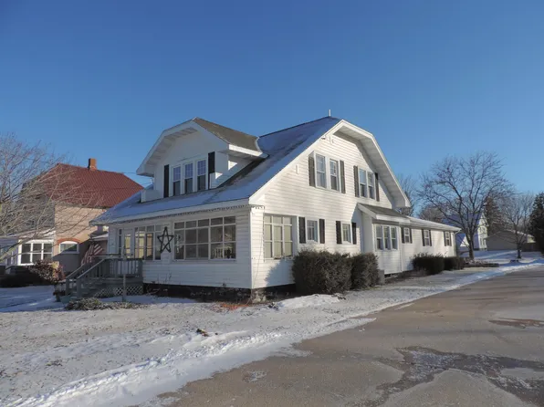 118 W Main St, Gillett, WI 54124