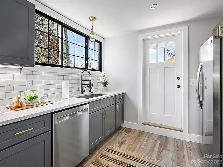 1016 Patton St — Photo 8