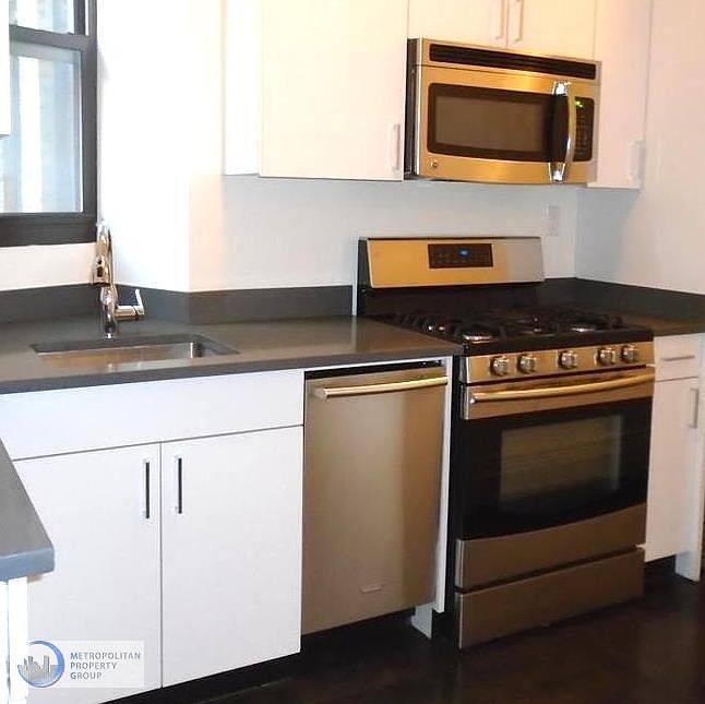 2nd image of 400 E 89th St APT 6M