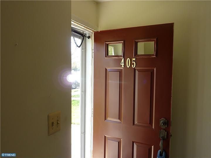 1st image of 405 Lindsley Ct