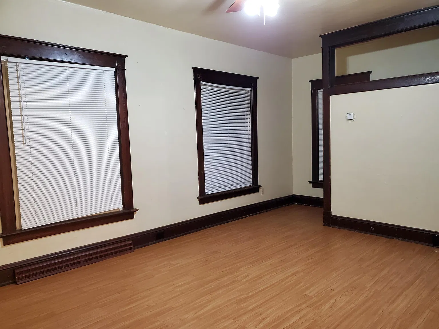 514 Thayer St — Photo 3