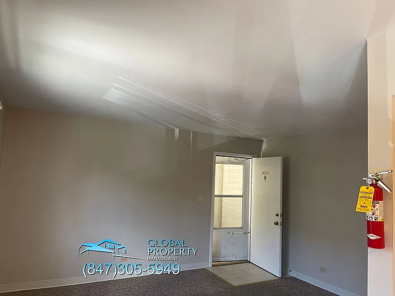 267 E Grand Ave — Photo 34