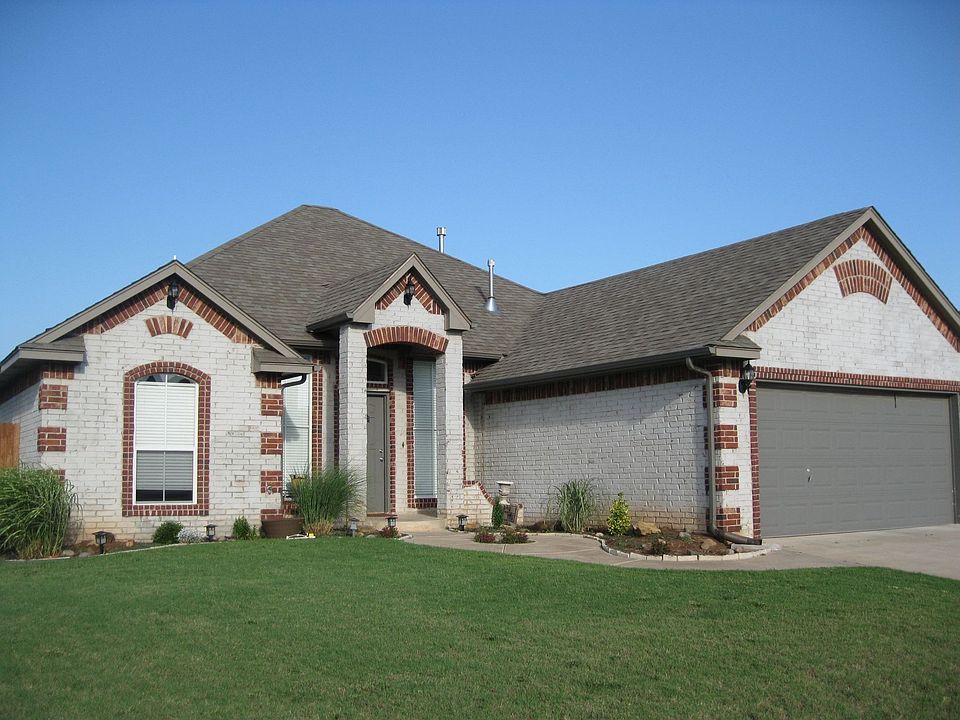 Large corner lot w/great curb appeal