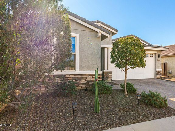 4th image of 549 E BALAO Drive