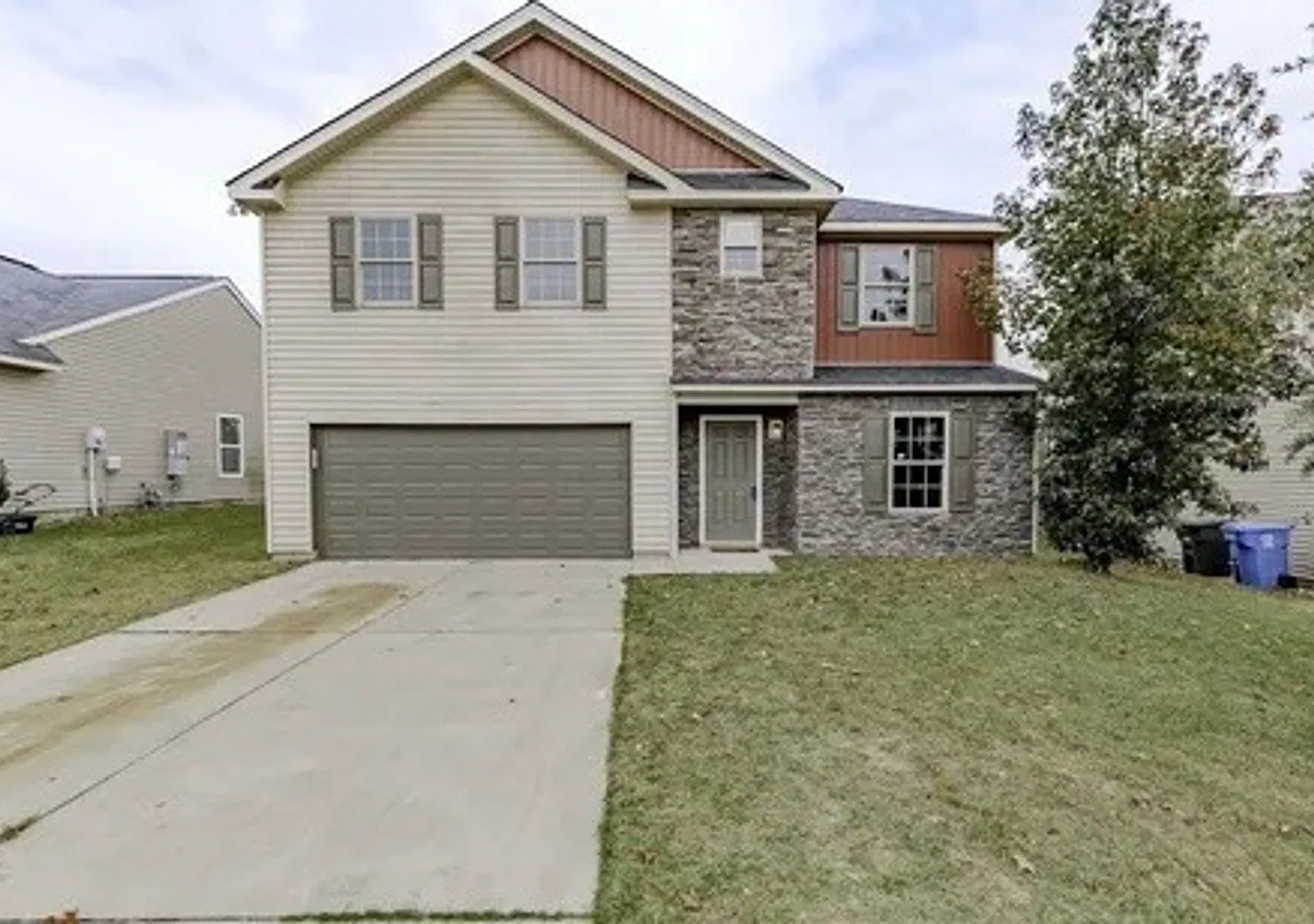 4 bed, 2.5 bath, 2270 sqft, $2,300 — Photo 1