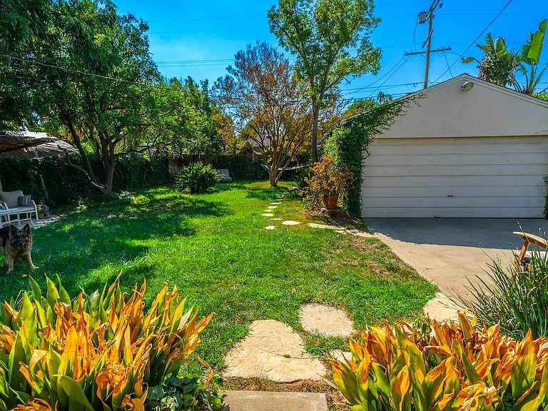 Cantaloupe Ave — Photo 10