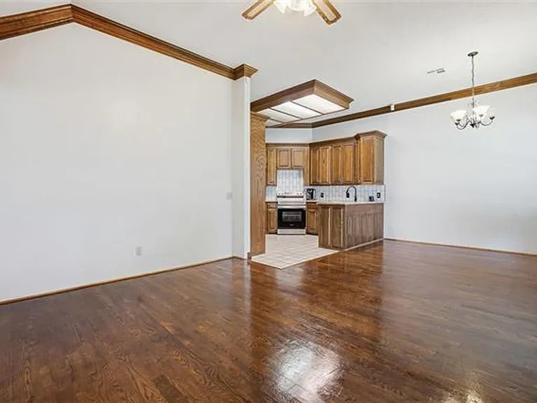 3006 NE Heritage Dr — Photo 5