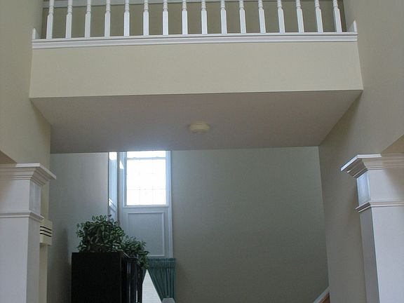 Dramatic 2 Story Foyer