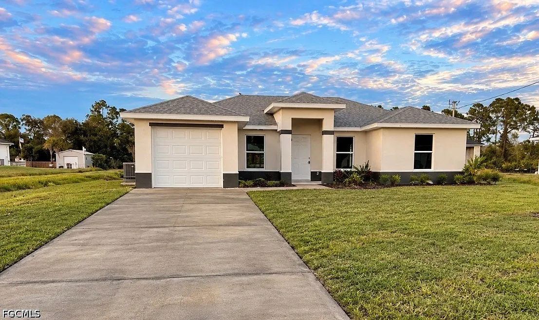 3 bed, 2.0 bath, 1221 sqft, $1,700 — Photo 1
