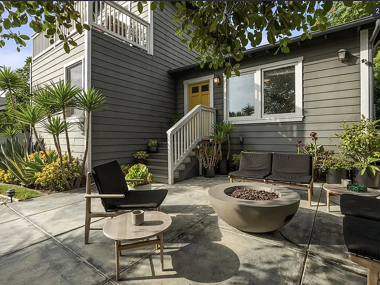 1014 N Manzanita St — Photo 2