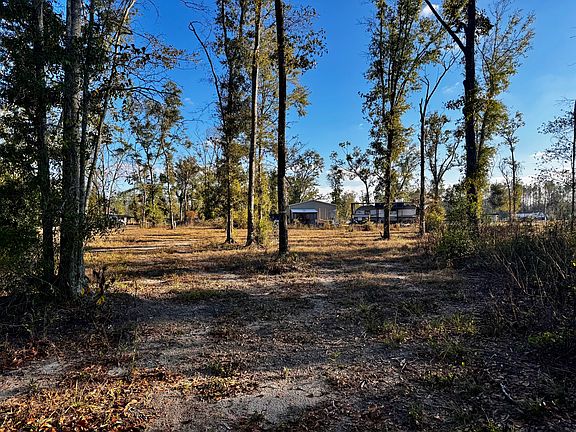 4th image of 860 NE Delphinium Dr