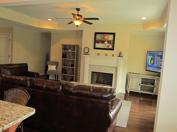 5th image of 625 Virginia Belle Dr