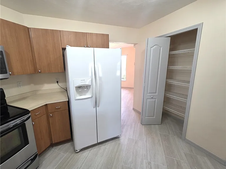 4614 SW 9th Pl — Photo 10