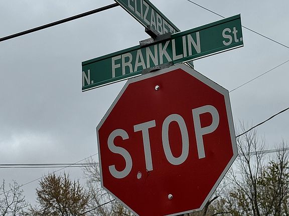 3rd image of 1415 N Franklin St
