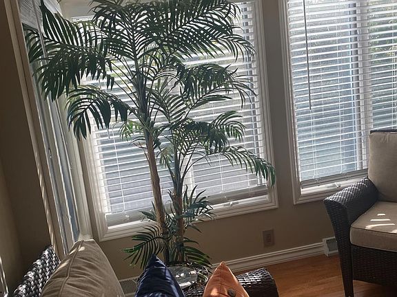 3rd image of 812 Elizabeth Dr