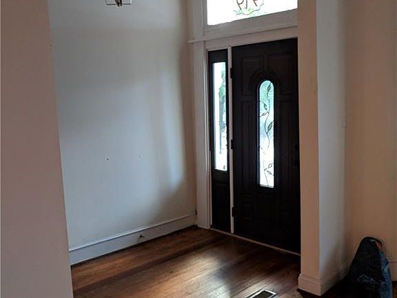 2nd image of 919 N 27th St