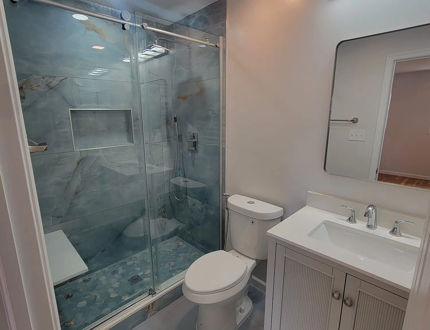 3 bed, 1.5 bath, 1287 sqft, $2,600 — Photo 2